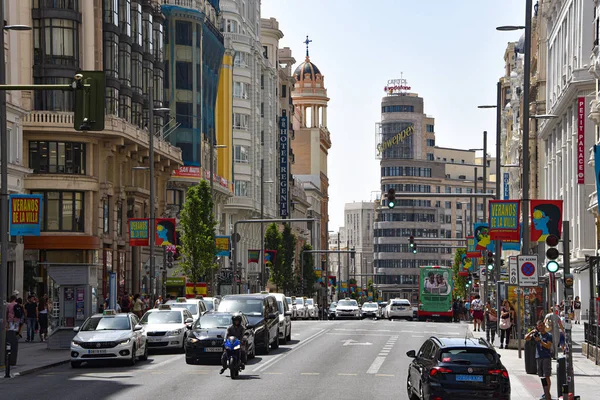 Madrid, Espanha - Calle Gran Via and the Carrion Building (Capital Building) — Fotografia de Stock