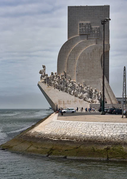 Padrao dos Descobrimentos (Monument to the Discoveries), overlooks the Tagus river in Belem — Stock Photo, Image