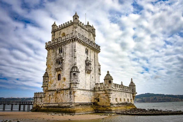 ポルトガルのリスボン-ベレン塔、タガス川河口を見下ろす中世の要塞 — ストック写真