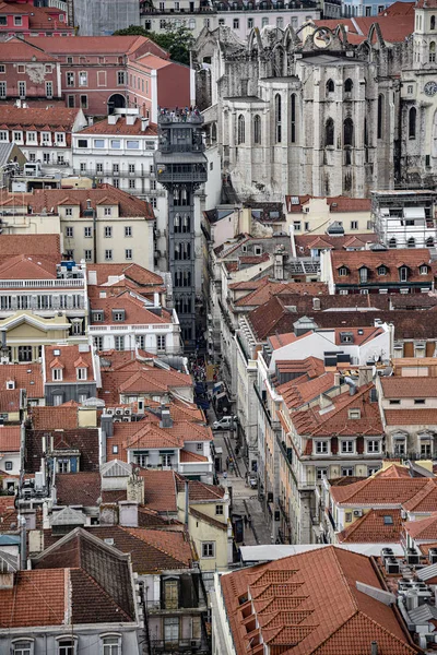 Lissabon, Portugal - 24. Juli 2019: Der Santa Justa Lift, ein eiserner Aufzug in der historischen Altstadt von Lissabon — Stockfoto