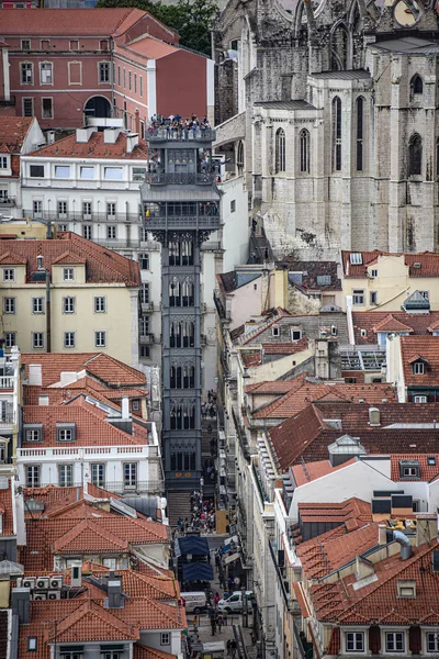 Лісабон, Португалія - 24 липня 2019: The Santa Justa Lift, a Iron lift in the historic old town Лісабон — стокове фото