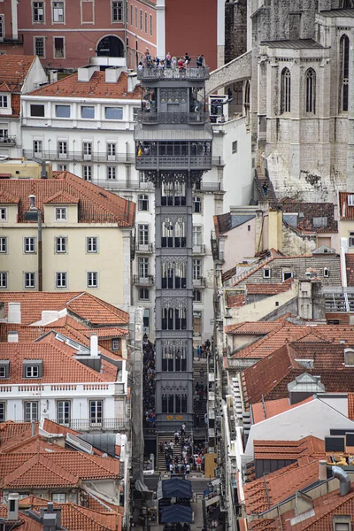 Lisbona, Portogallo - L'ascensore Santa Justa, un ascensore in ferro nel centro storico Lisbona — Foto Stock