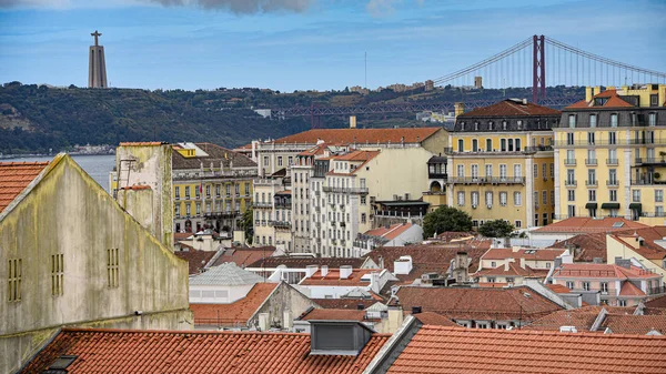 Blick von der Burg Sao Jorge auf Lissabon und den Tejo. — Stockfoto