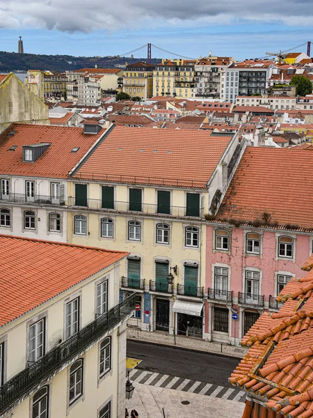 Vista su Lisbona e sul fiume Tago dal castello di San Jorge. — Foto Stock