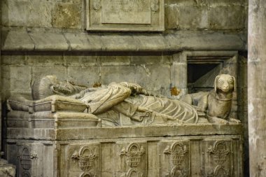 Lizbon, Portekiz - Lizbon Katedrali. Şövalye Lopo Fernandes Pacheco 'nun gotik mezarı.