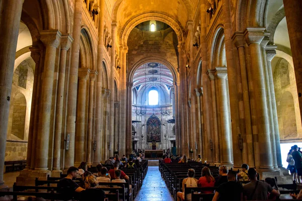 Lisbonne, Portugal - Cathédrale de Lisbonne, église catholique romaine située dans le quartier d'Alfama — Photo