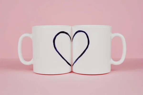 Сердце Две Белые Чашки Розовом Фоне Valentine Day Love Couple — стоковое фото