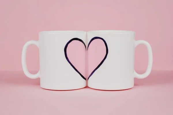 Roze Hart Twee Witte Koppen Roze Achtergrond Aftelkalender Voor Valentijnsdag — Stockfoto