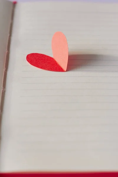 Lege Notebook Rode Papier Hart Geopend Valentijnskaart Bruiloft Checklist Liefde — Stockfoto