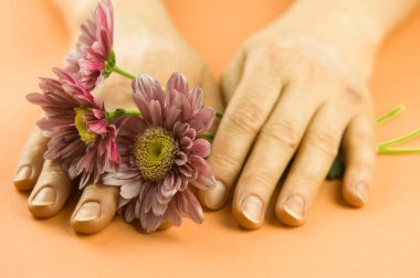 Turuncu arka planda Vitiligo