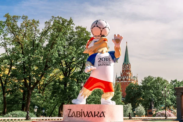  Kurt Zabivaka. Dünya Kupası 2018 resmi maskotu. Manezhnaya Meydanı. Rusya, Moskova - 14 Mayıs 2018