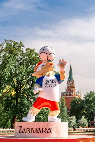  Kurt Zabivaka. Dünya Kupası 2018 resmi maskotu. Manezhnaya Meydanı. Rusya, Moskova - 14 Mayıs 2018