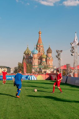 Kızıl Meydan futbol sahasında. Futbol oyuncusu. 2018 Dünya Kupası Moskova'da. 28 Haziran 2018.
