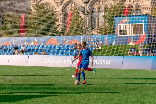 Kızıl Meydan futbol sahasında. Futbol oyuncusu. 2018 Dünya Kupası Moskova'da. 28 Haziran 2018.