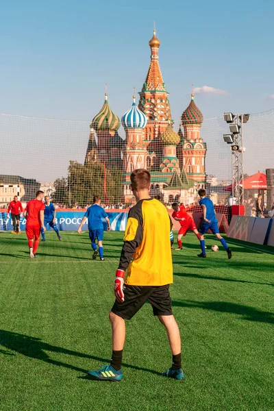 Kızıl Meydan futbol sahasında. Futbol oyuncusu. 2018 Dünya Kupası Moskova'da. 28 Haziran 2018.