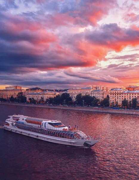 Ship Flotilla Radisson Una Colorida Puesta Sol Sobre Moscú Gorky — Foto de Stock