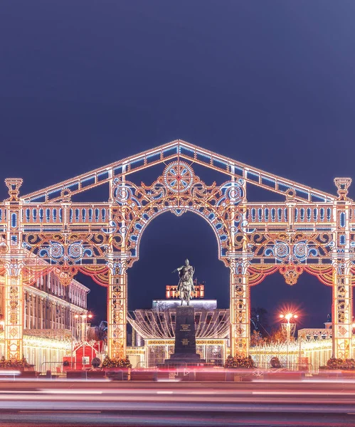 Decoração Ano Novo Arco Luz Praça Tverskaya Temporadas Moscovo Monumento — Fotografia de Stock