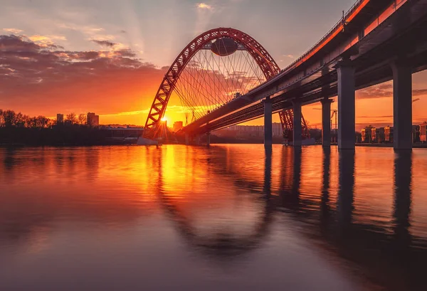 Sonnenuntergang Und Malerische Brücke Straße Brücke Sonne Und Spiegelung Fluss — Stockfoto