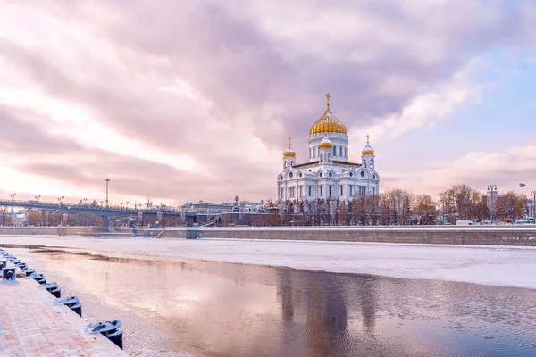 Blick Auf Die Winterkathedrale Von Christus Dem Erlöser Moskauer Fluss — Stockfoto