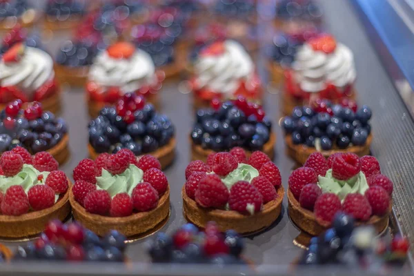 Shop Window Cakes — Stock Photo, Image