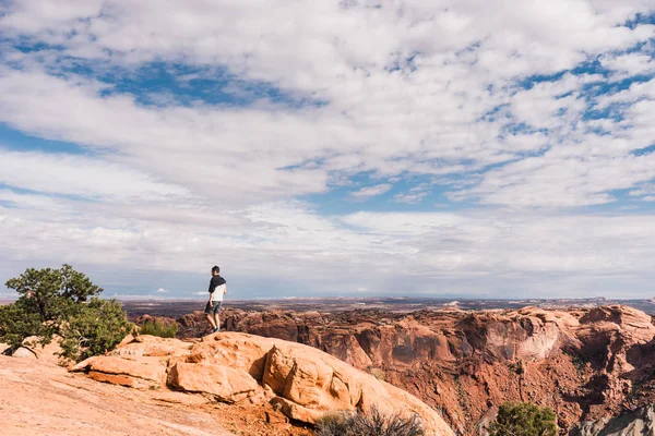 Joven Con Magnífica Vista Del Gran Cañón Arizona Estados Unidos — Foto de Stock