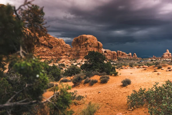 Günbatımı zaman, ABD Arizona kaya oluşumları doğal görünümünü