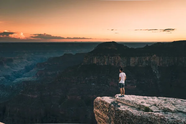 Jovem Com Vista Magnífica Grand Canyon Arizona Eua — Fotografia de Stock