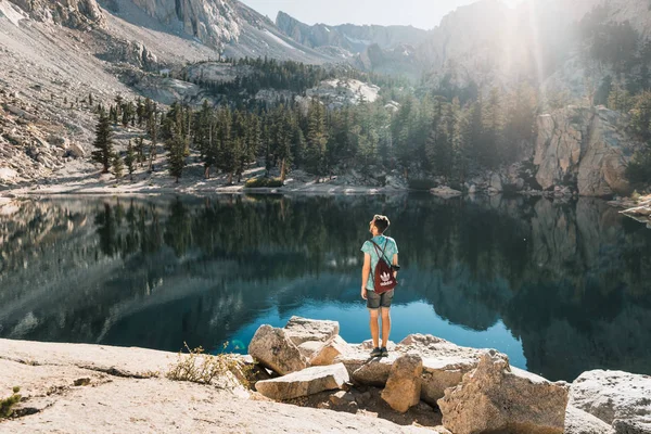 Young Man High Tatras Slovakia Mountain Landscape Mirror Lake Surrounded — Stock Photo, Image