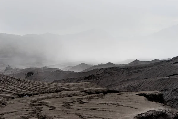 インドネシアの黒い火山岩の美しい景色の写真 — ストック写真