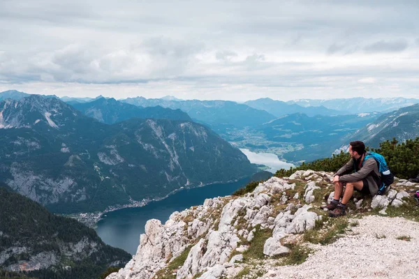 Turistické Pěší Turistika Rakouských Alpách Nádherný Výhled Modré Moře Rocky — Stock fotografie