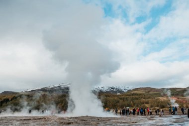 Nordic manzara, İzlanda şaşırtıcı. Patlayan şofben 