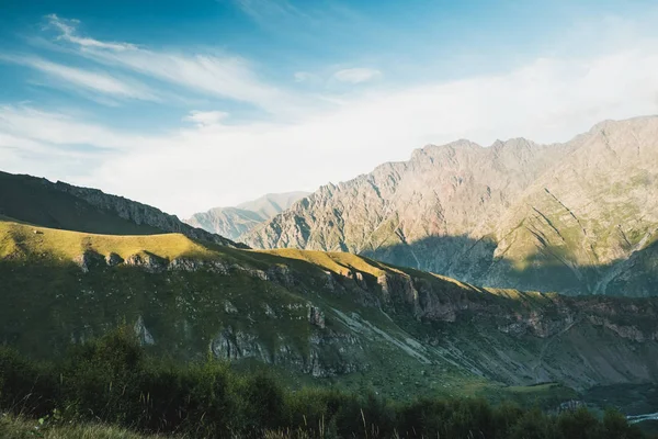 Malerischer Blick Auf Grüne Berge Sonnigen Tagen — Stockfoto