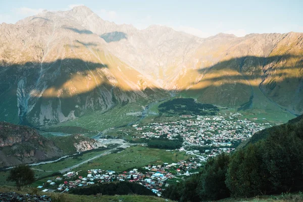 Luftaufnahme Der Landschaft Mit Dem Dorf Gergeti Georgien — Stockfoto