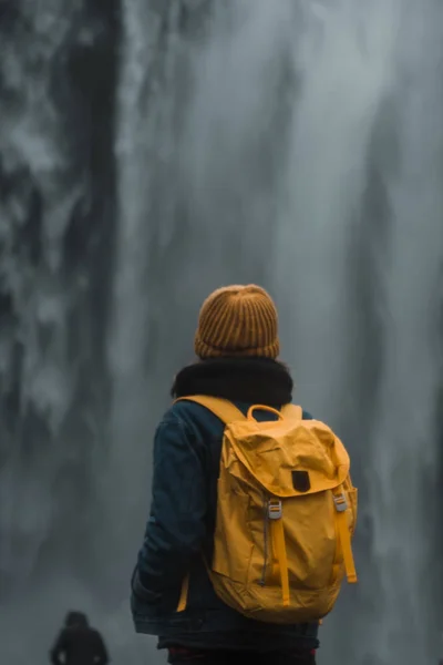 Young Woman Looking Picturesque Waterfall Iceland — Stock Photo, Image