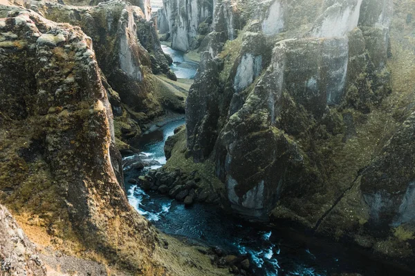 Klippenlandschaft Mit Gebirgsfluss Der Nordischen Landschaft Von Island — Stockfoto