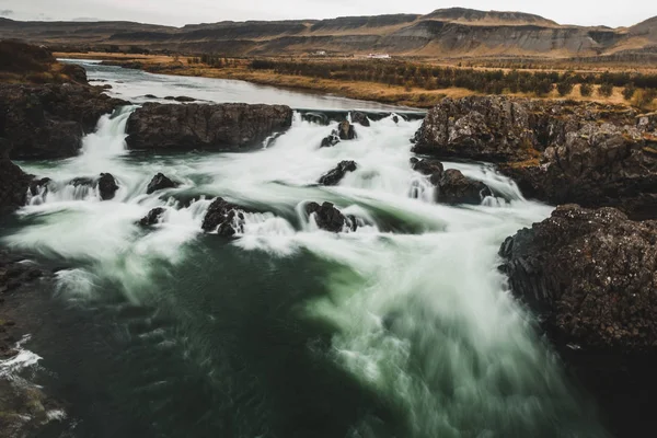 Fluyendo Río Salvaje Hermoso Paisaje Islandia Europa —  Fotos de Stock