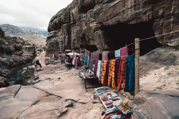 Écharpes Décrochent Marché Local Dans Paysage Désertique Petra Jordanie Asie — Photo