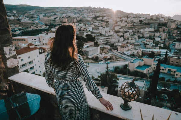 Young woman enjoying city view 