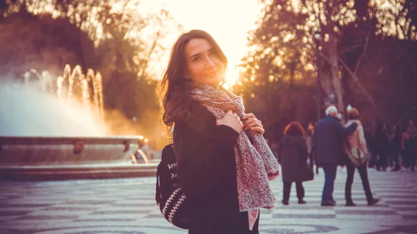 Giovani Donne Alla Scoperta Plaza Espana Piazza Spagna Siviglia Con — Foto Stock