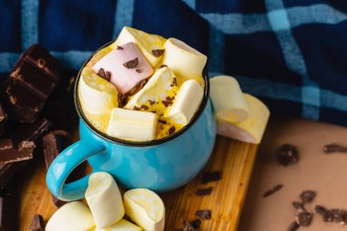 Marshmallow mavi fincan ve kakao