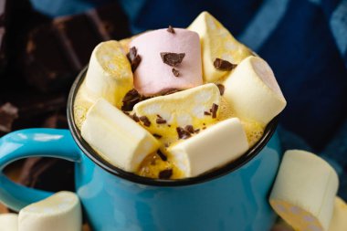 Marshmallow mavi fincan ve kakao