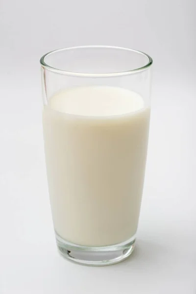 Glas Milch Auf Weißem Hintergrund — Stockfoto