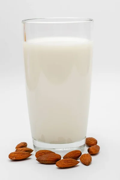 Стакан Миндального Молока Белом Фоне — стоковое фото