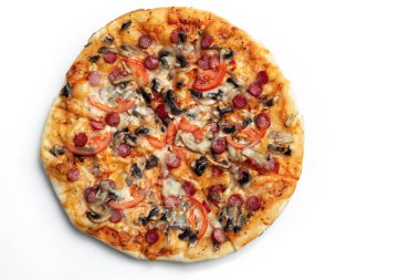 beyaz zemin üzerinde pizza