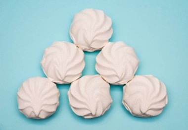 mavi bir arka planda Zephyr