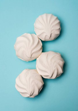 mavi bir arka planda Zephyr