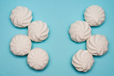 mavi bir arka planda Zephyr