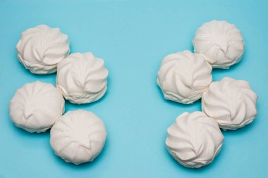 mavi bir arka planda Zephyr