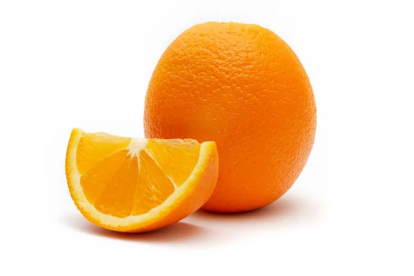 Rebanada Naranja Naranja Sobre Fondo Blanco — Foto de Stock