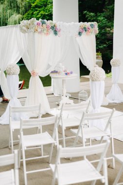 törende düğün kemer ve sandalyeler